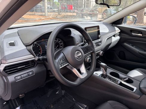 Used 2025 Nissan Altima 2.5 SV image 30