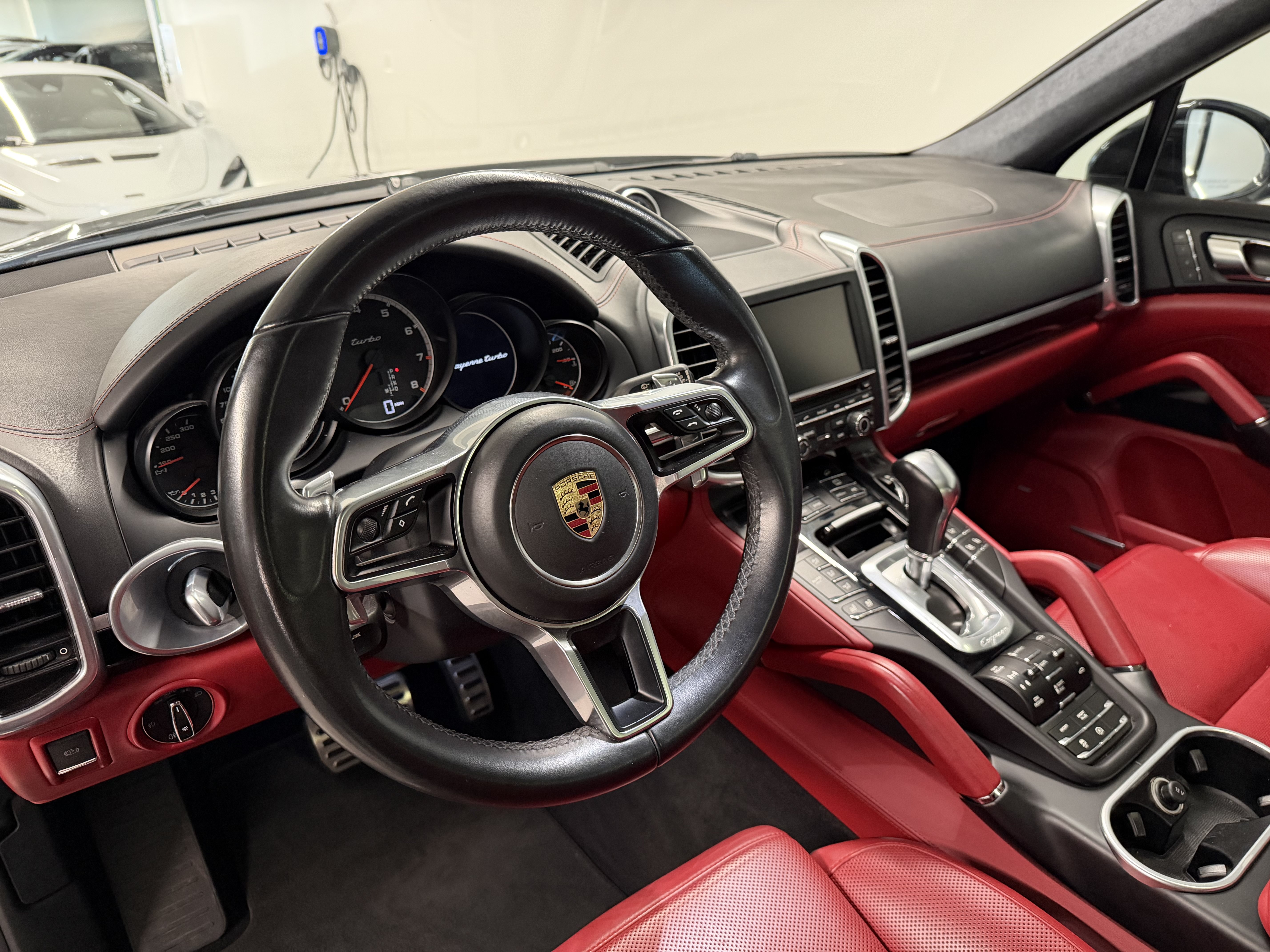 Used 2016 Porsche Cayenne Turbo AWD/4WD image 6