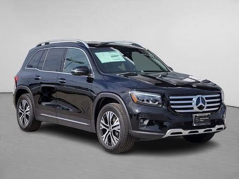 New 2025 Mercedes-Benz GLB 250 4MATIC image 1