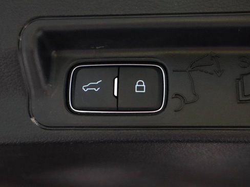 Certified 2022 Ford Explorer Platinum w/ Technology Package image 22