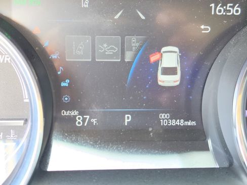Used 2020 Toyota Camry XLE FWD image 19