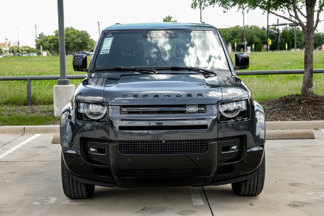 Used 2025 Land Rover Defender 130 V8 AWD/4WD image 5