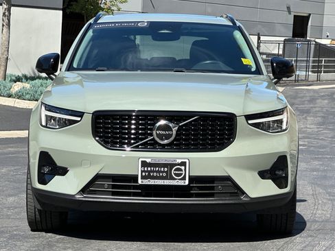 Used 2023 Volvo XC40 B4 Ultimate FWD image 9