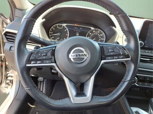 Used 2020 Nissan Altima 2.5 SR w/ Premium Package FWD image 19