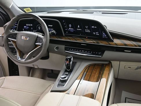 Certified 2021 Cadillac Escalade Premium Luxury Platinum AWD/4WD image 14