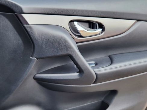 Used 2015 Nissan Rogue SV image 12