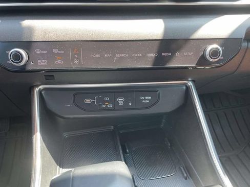 Certified 2025 Kia Carnival EX FWD image 31