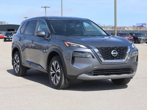 Used 2023 Nissan Rogue SV image 4