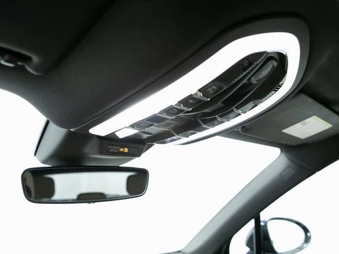 Certified 2023 Porsche Macan image 26