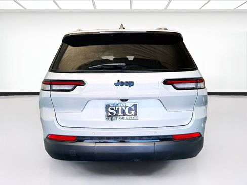 Used 2024 Jeep Grand Cherokee L Altitude RWD image 5