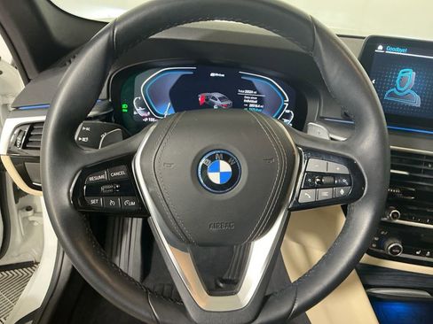 Certified 2023 BMW 530e xDrive w/ Premium Package image 18