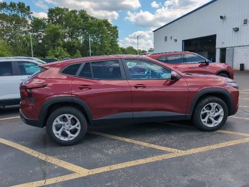 Used 2024 Chevrolet Trax LS w/ LS Convenience Package FWD image 3