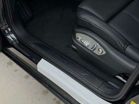 New 2025 Porsche Macan image 30