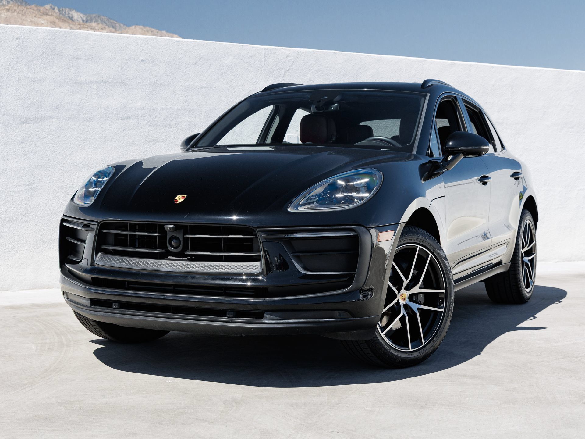 Certified 2026 Porsche Macan AWD/4WD image 1