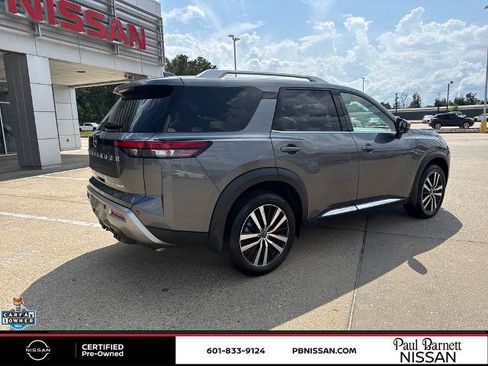 Certified 2025 Nissan Pathfinder Platinum w/ Cargo Package FWD image 10