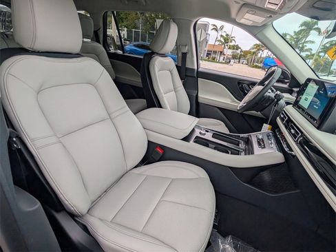 New 2026 Lincoln Aviator AWD image 18
