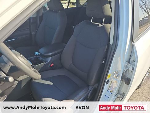 Used 2022 Toyota RAV4 LE image 10