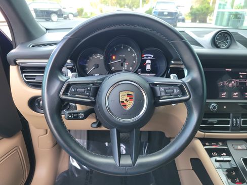 Used 2024 Porsche Macan image 31