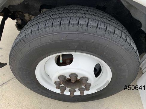 Used 2014 Chevrolet Express 4500 w/ Ambulance Package image 30