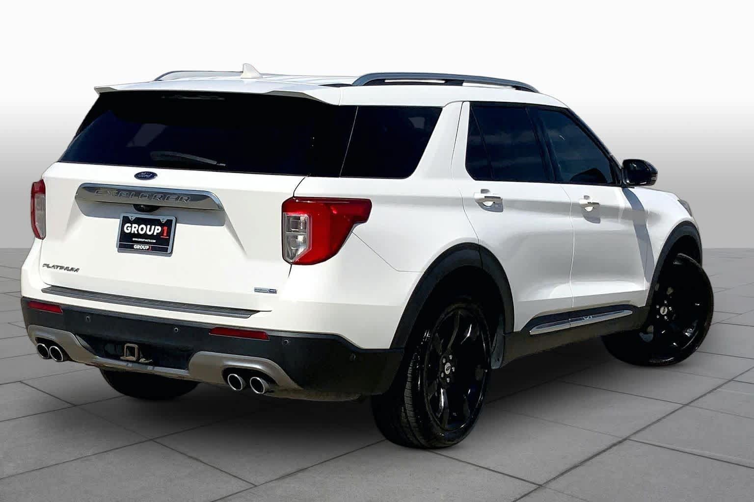 Used 2020 Ford Explorer Platinum w/ Premium Technology Package AWD/4WD image 13