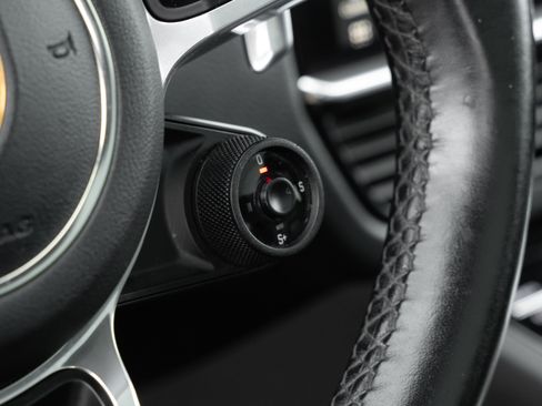 Used 2021 Porsche Cayenne Coupe image 12