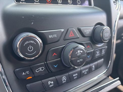 Used 2021 Jeep Grand Cherokee Laredo AWD/4WD image 29