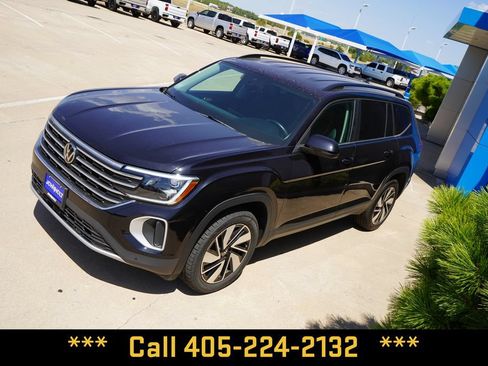 Used 2025 Volkswagen Atlas SE FWD image 12