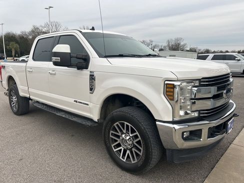 Used 2019 Ford F250 Lariat w/ Lariat Ultimate Package image 3