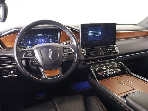 Used 2023 Lincoln Navigator Black Label AWD/4WD image 2