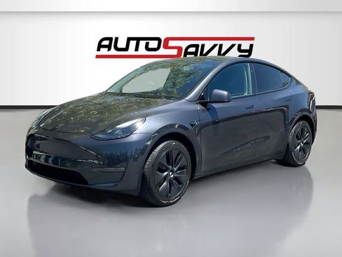 Used 2025 Tesla Model Y Long Range AWD/4WD image 3