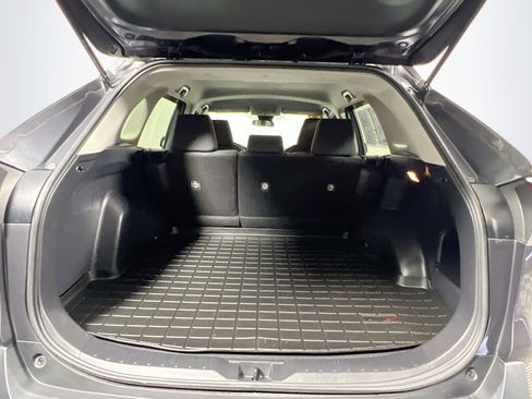 Used 2019 Toyota RAV4 LE FWD image 33