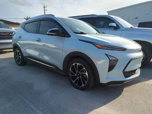 Used 2022 Chevrolet Bolt EUV Premier w/ Sun & Sound Package FWD image 1