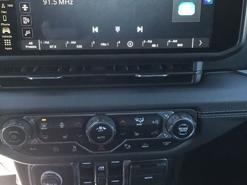 Used 2024 Jeep Wrangler Unlimited Rubicon 4xe image 10