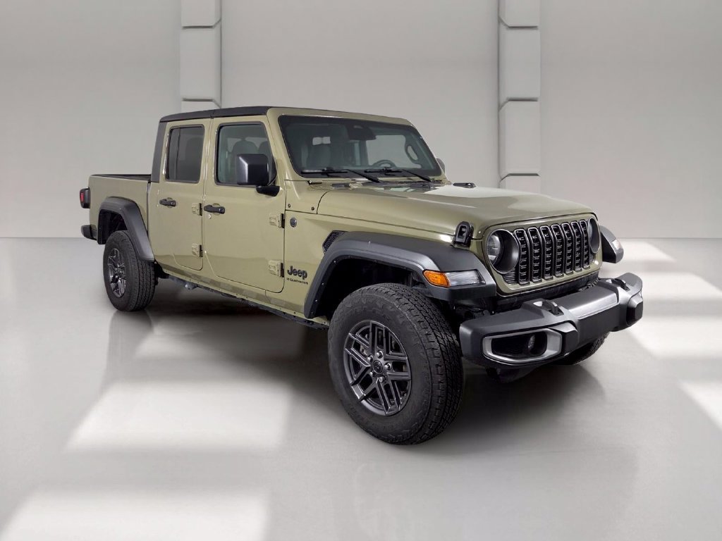 Used 2026 Jeep Gladiator Sport AWD/4WD image 2