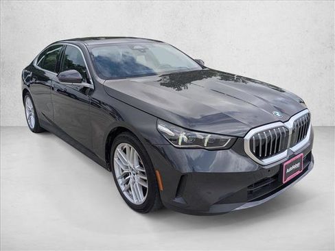 Used 2025 BMW 530i RWD image 3