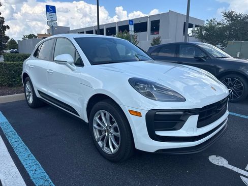Certified 2026 Porsche Macan AWD/4WD image 4