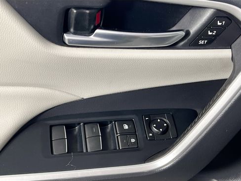 Used 2019 Toyota RAV4 XLE Premium w/ Advanced Technology Package FWD image 17