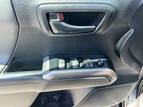 Used 2023 Toyota Tacoma SR5 AWD/4WD image 15