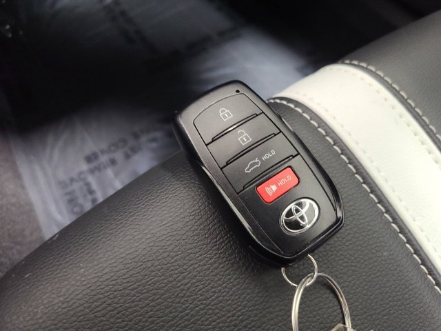 Used 2025 Toyota Camry SE FWD image 36