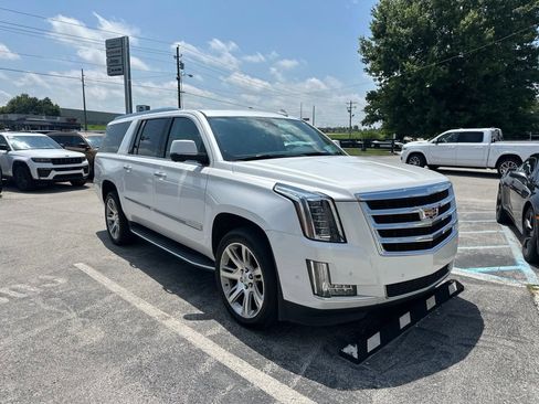 Used 2020 Cadillac Escalade ESV Luxury AWD/4WD image 2