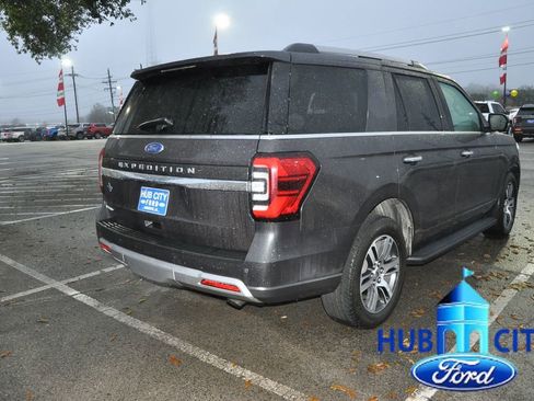 Used 2024 Ford Expedition Limited image 5