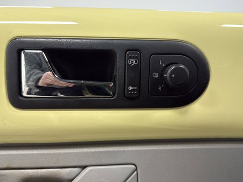 Used 2005 Volkswagen Beetle GLS image 15