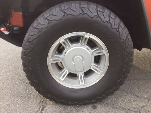 Used 2003 HUMMER H2 w/ Preferred Equipment Group image 41