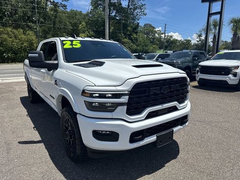 Used 2025 RAM 2500 Limited AWD/4WD image 10