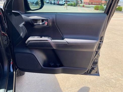 Certified 2020 Toyota Tacoma TRD Sport w/ Technology Package AWD/4WD image 17