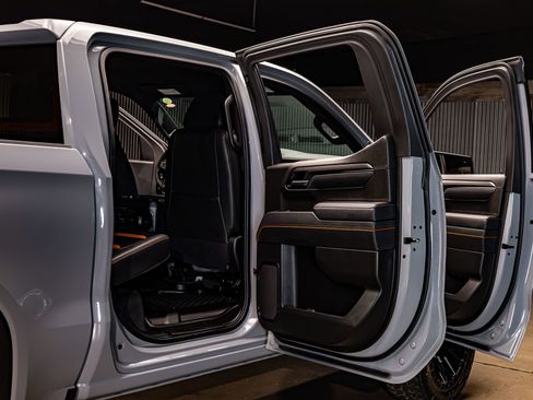 Used 2025 GMC Sierra 1500 AT4 w/ Technology Package image 31