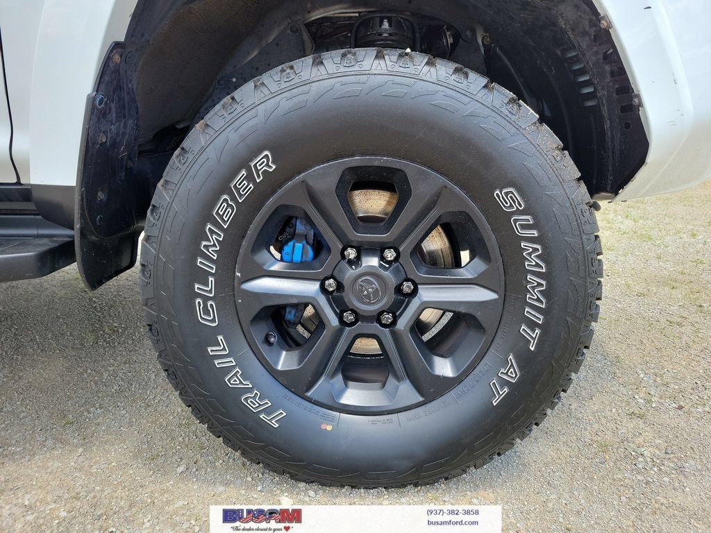 Used 2019 Toyota 4Runner SR5 AWD/4WD image 5