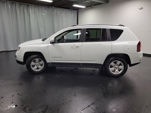 Used 2016 Jeep Compass Latitude FWD image 6