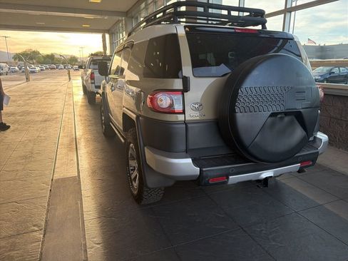 Used 2014 Toyota FJ Cruiser 4WD w/ Upgrade Package image 6