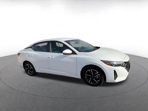 Used 2025 Nissan Sentra SV image 2